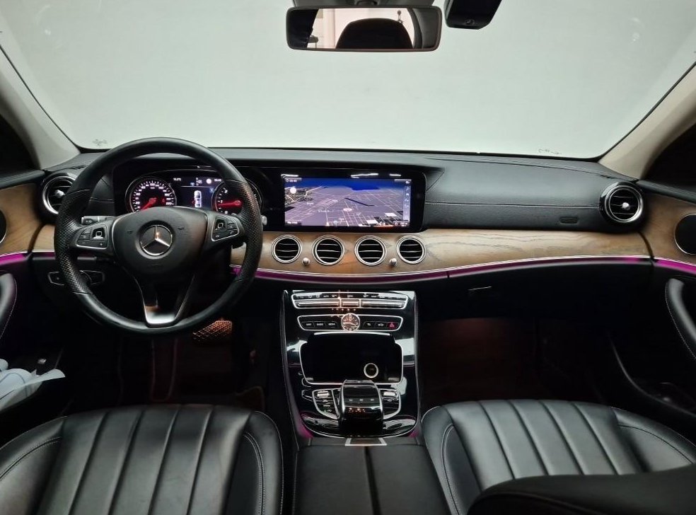 벤츠 E 클래스 E220d 4MATIC 익스클루시브 사진 7