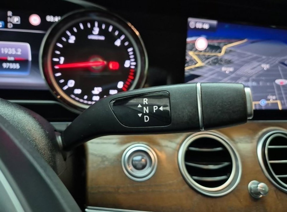 벤츠 E 클래스 E220d 4MATIC 익스클루시브 사진 8