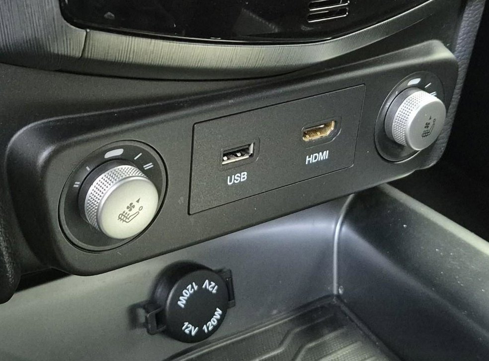 KG모빌리티(쌍용)  티볼리 4WD 가솔린 LX 사진 16