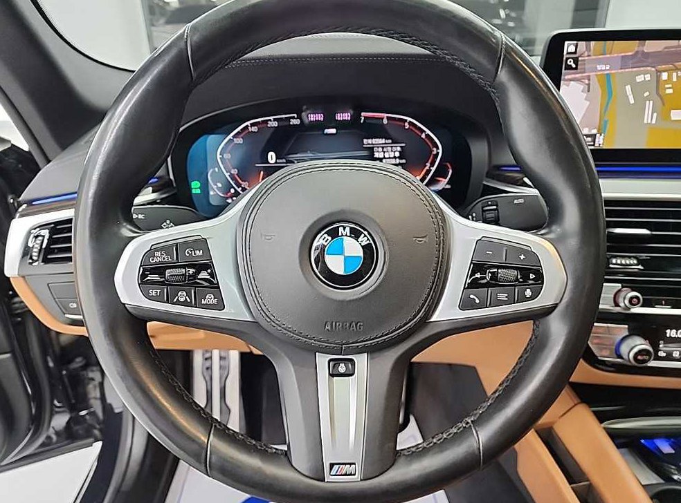 BMW 5시리즈 520i M 스포츠 사진 9