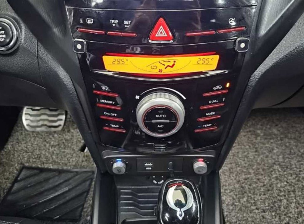 KG모빌리티(쌍용)  티볼리 4WD 디젤 1.6 RX 사진 10