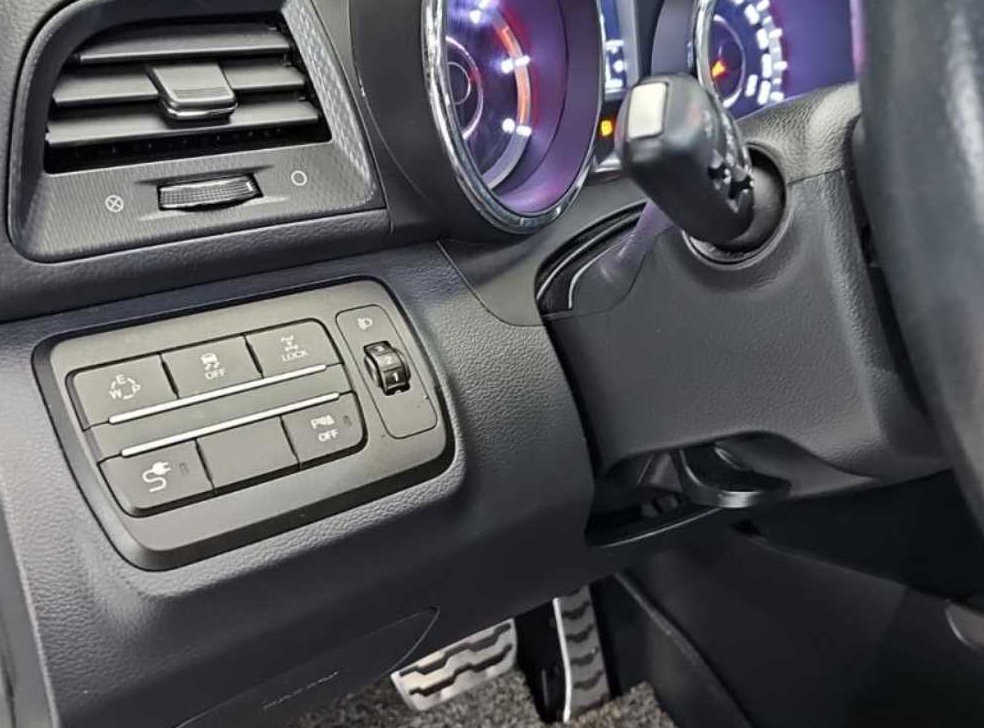 KG모빌리티(쌍용)  티볼리 4WD 디젤 1.6 RX 사진 13