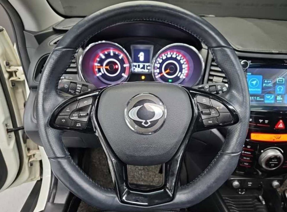 KG모빌리티(쌍용)  티볼리 4WD 디젤 1.6 RX 사진 6