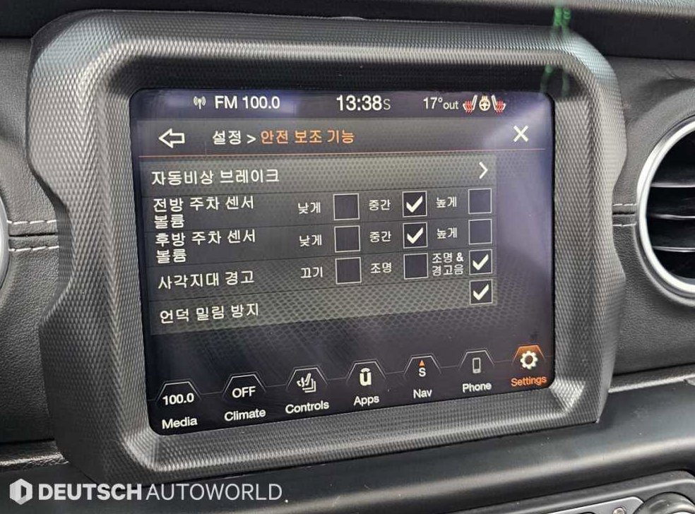 지프 랭글러 2.0 오버랜드 4도어 파워탑 사진 17