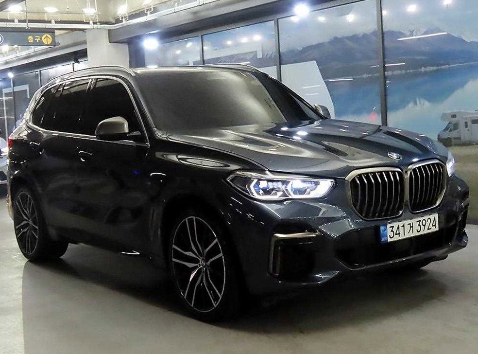 BMW X5 M50i