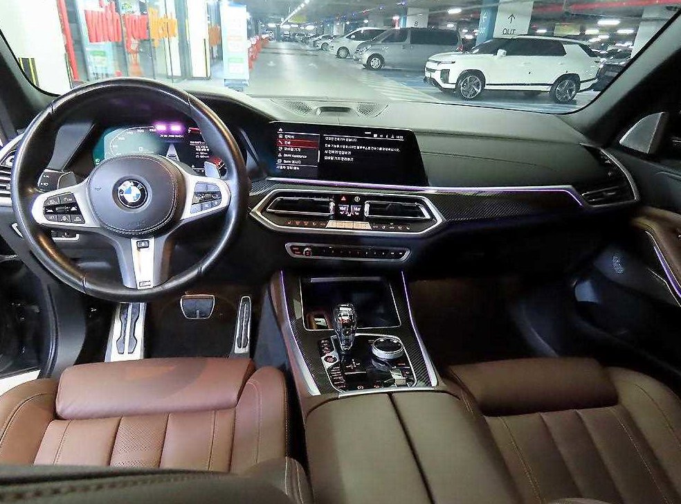 BMW X5 M50i 사진 10