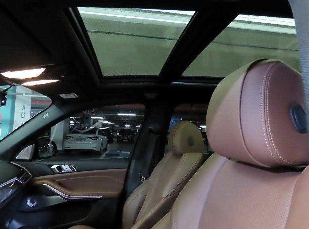 BMW X5 M50i 사진 15