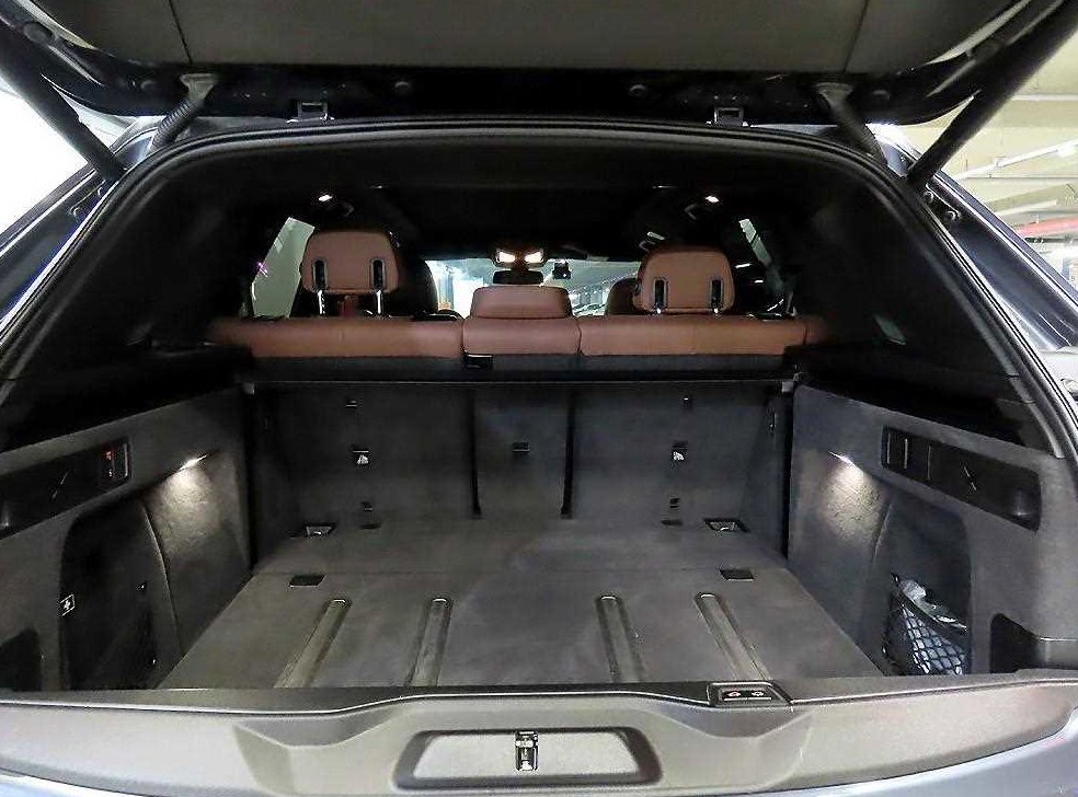 BMW X5 M50i 사진 16