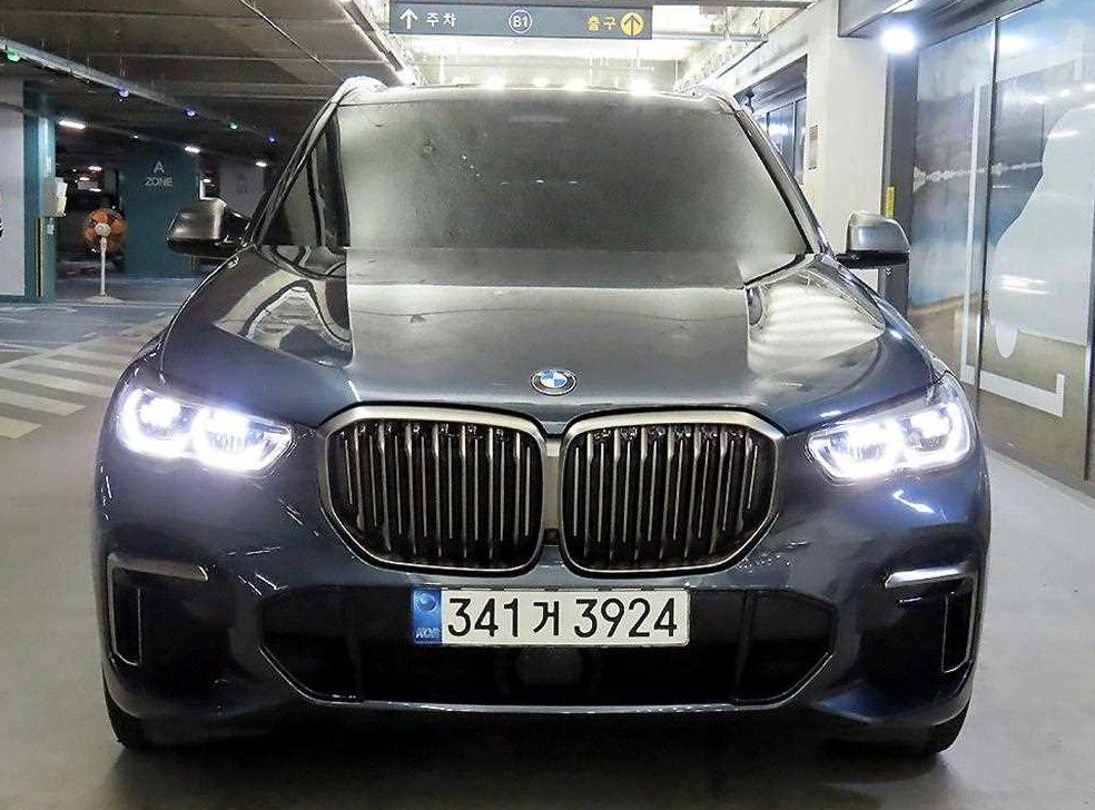 BMW X5 M50i 사진 2