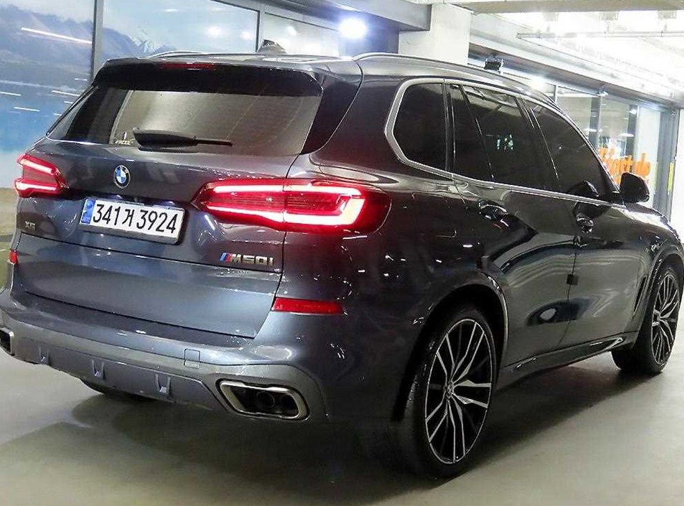 BMW X5 M50i 사진 4