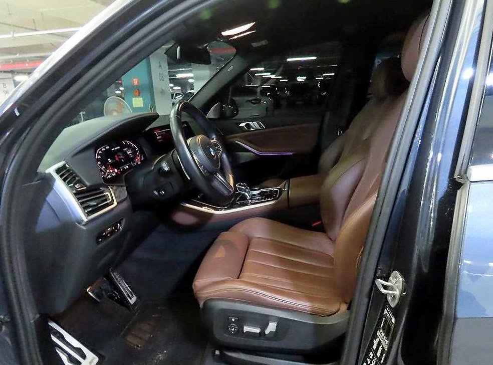 BMW X5 M50i 사진 6