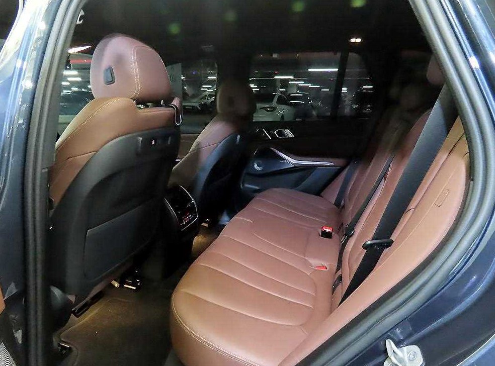 BMW X5 M50i 사진 7