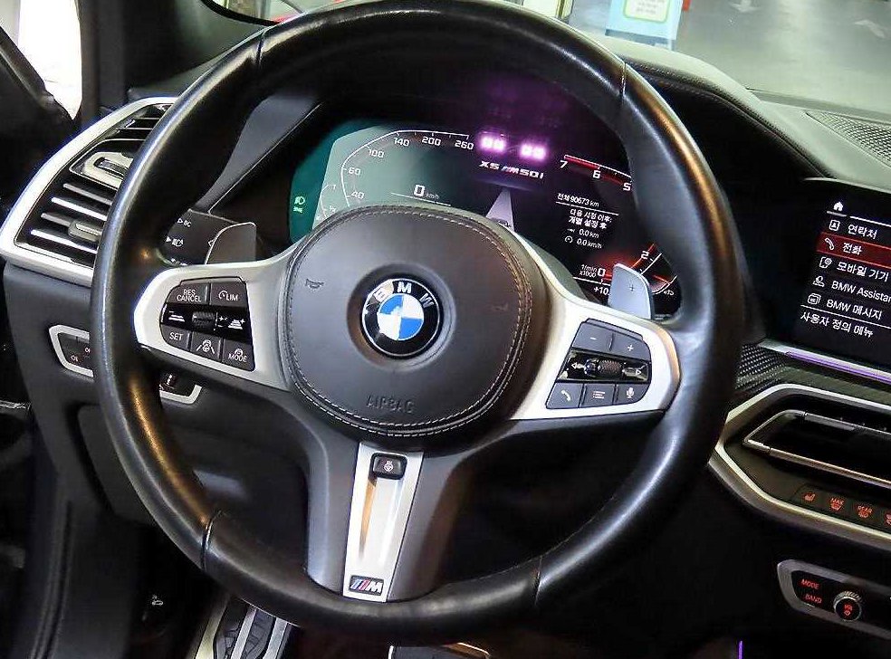BMW X5 M50i 사진 8