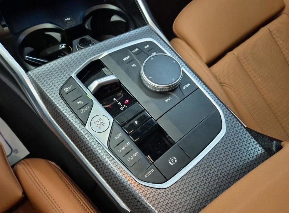 BMW 3시리즈 320d 투어링 M 스포츠 사진 17