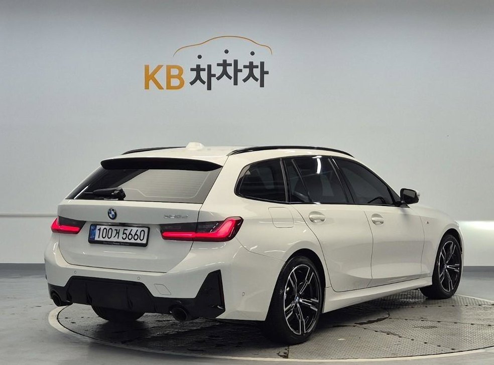 BMW 3시리즈 320d 투어링 M 스포츠 사진 4