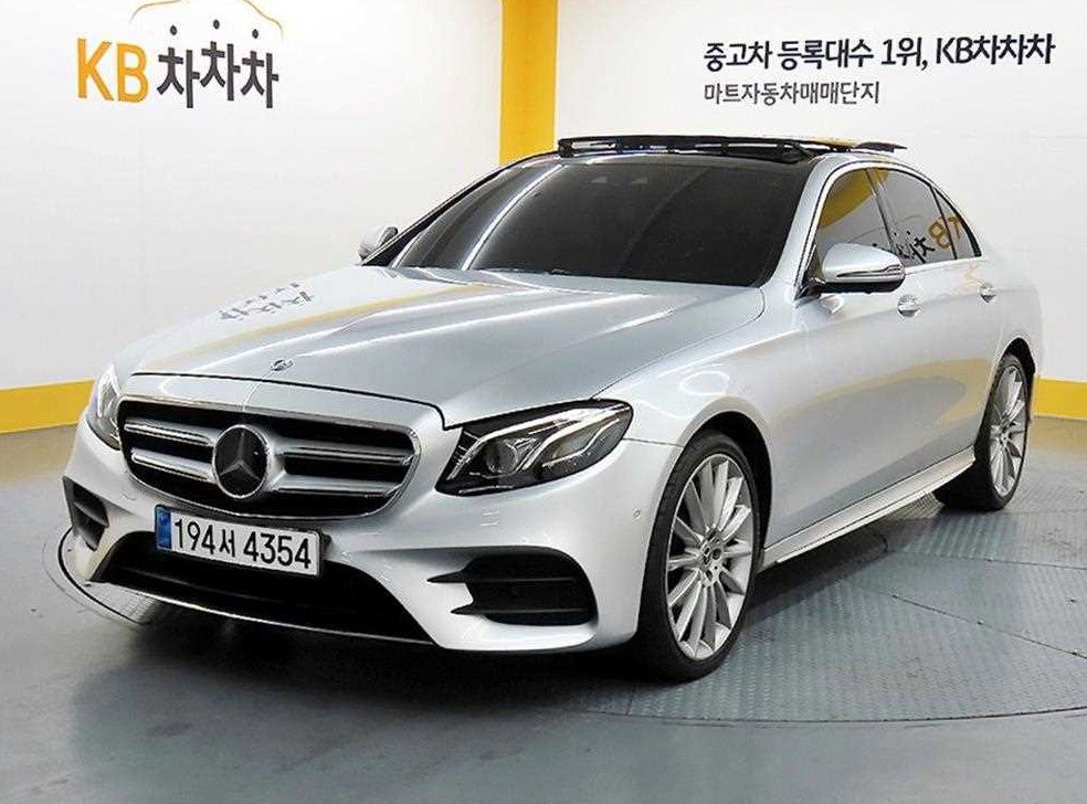 벤츠 E 클래스 E350 4MATIC AMG LINE 사진 2