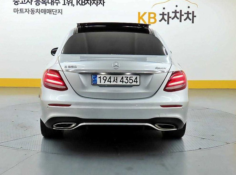 벤츠 E 클래스 E350 4MATIC AMG LINE 사진 3
