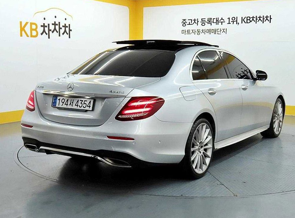 벤츠 E 클래스 E350 4MATIC AMG LINE 사진 4