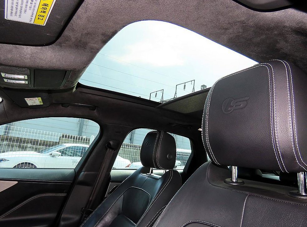 재규어 F-PACE 30d S 사진 16