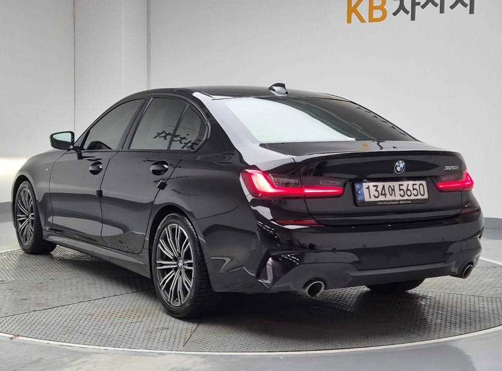 BMW 3시리즈 320i M 스포츠 사진 2