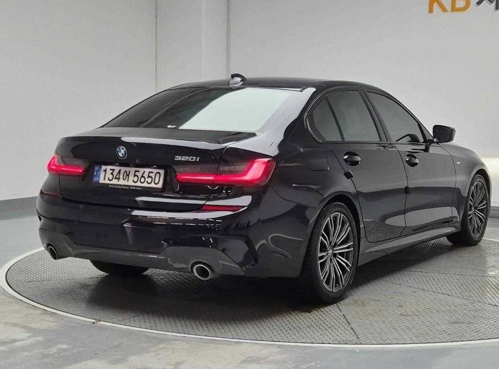 BMW 3시리즈 320i M 스포츠 사진 3