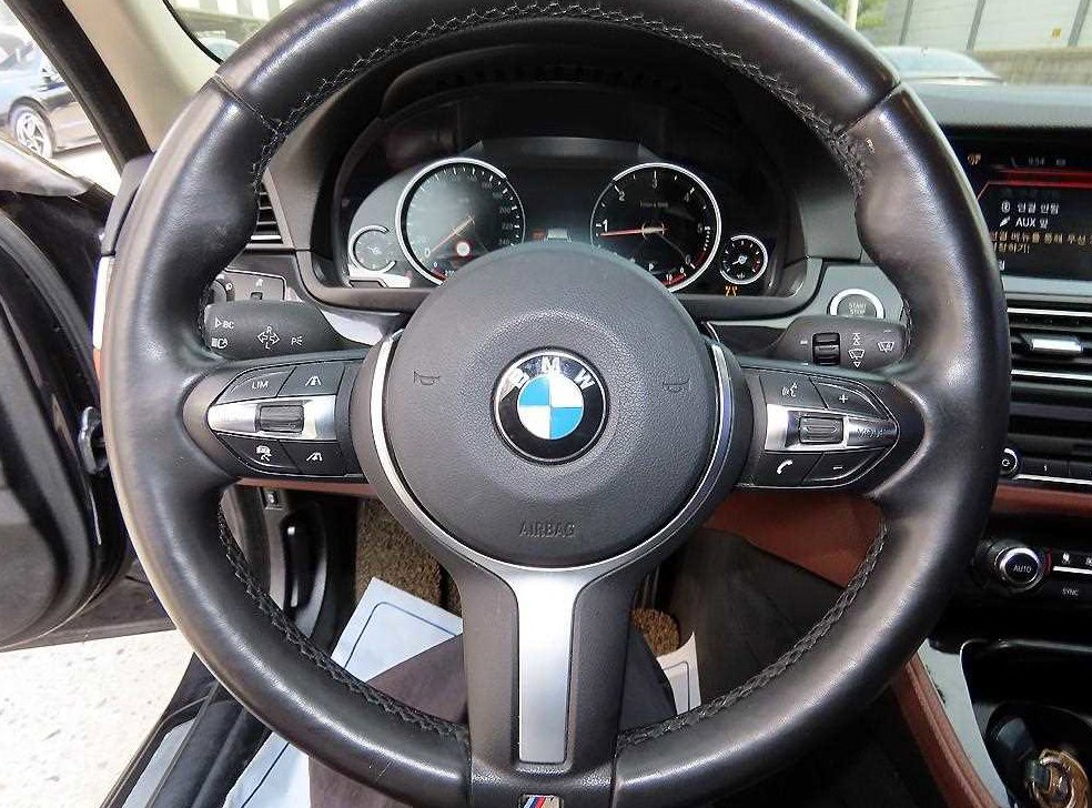 BMW 5시리즈 520d M 에어로다이나믹 프로 사진 9