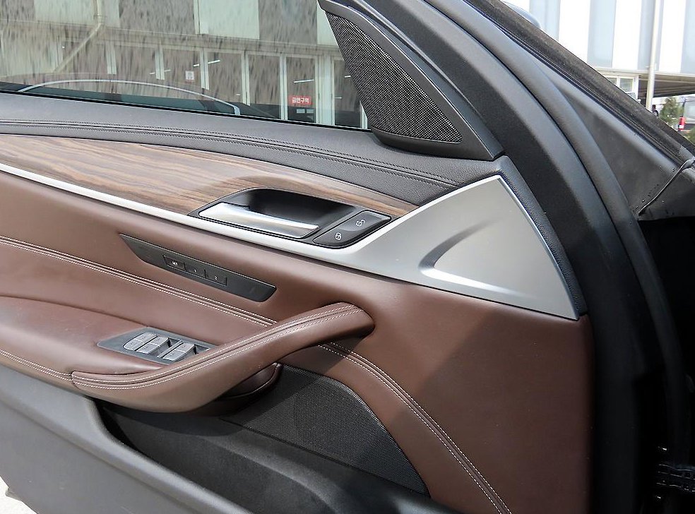 BMW 5시리즈 530i M 스포츠 플러스 사진 12