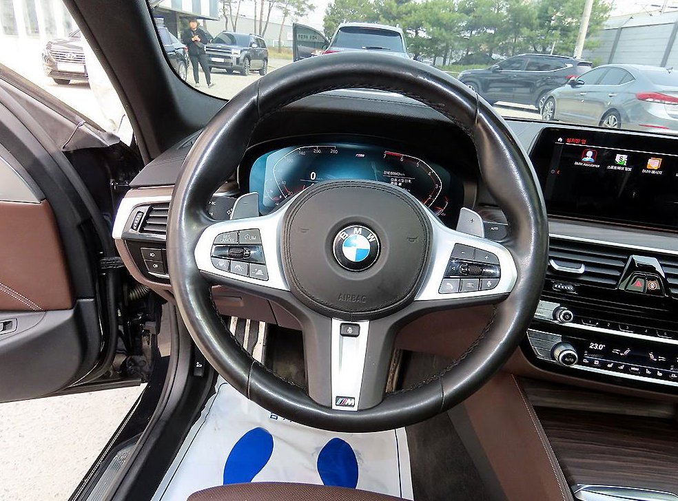 BMW 5시리즈 530i M 스포츠 플러스 사진 8