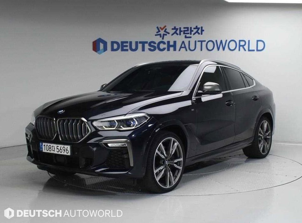 BMW X6 M50i