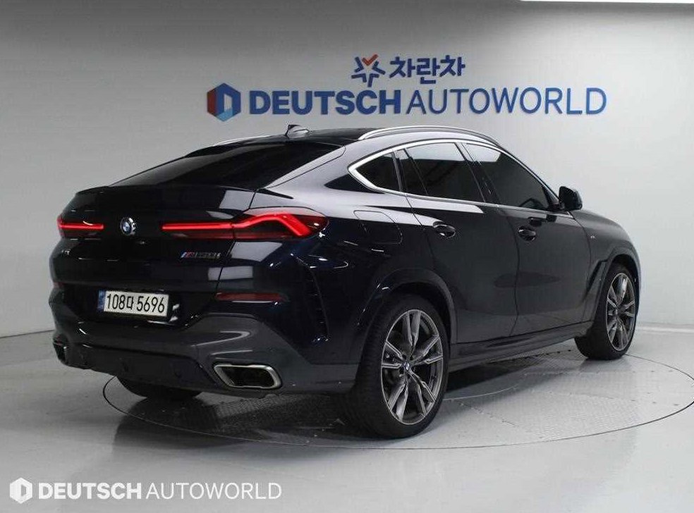 BMW X6 M50i 사진 2