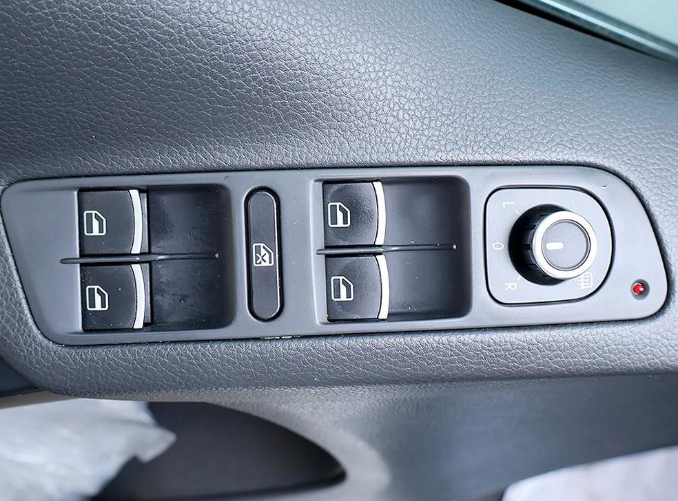 폭스바겐 티구안 2.0 TSI 사진 11
