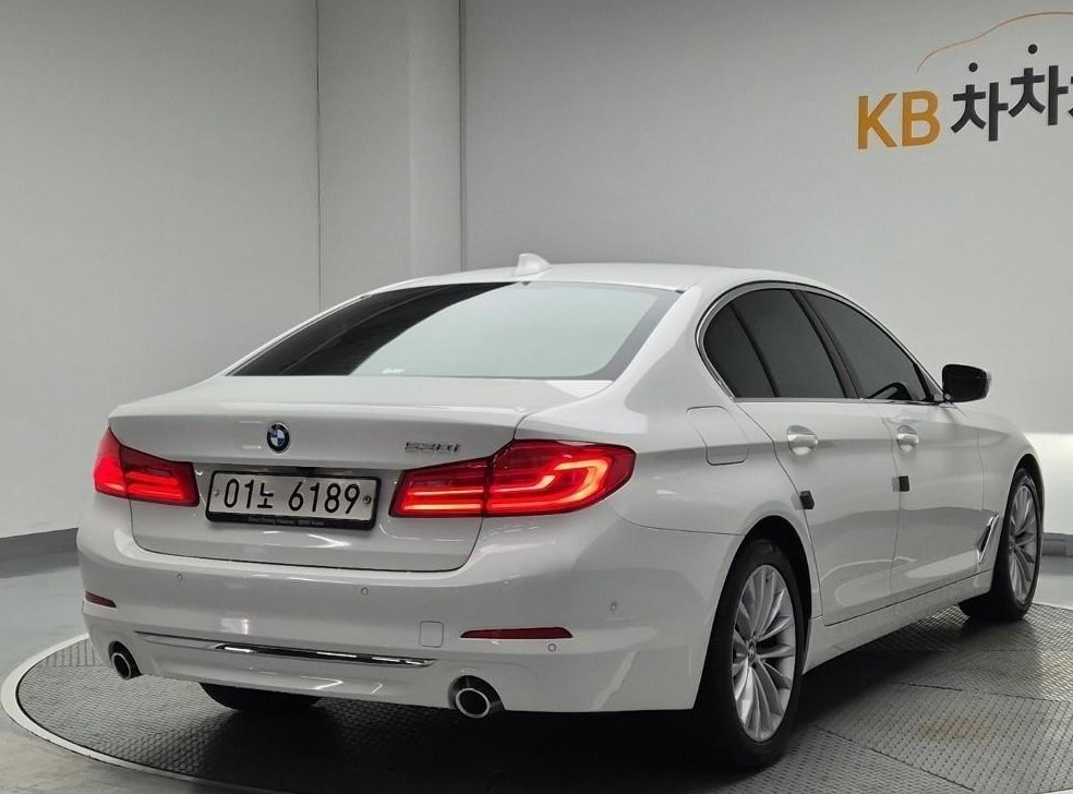 BMW 5시리즈 530i 럭셔리 플러스 사진 3