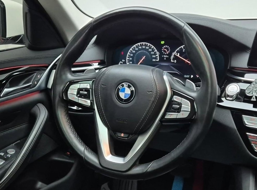 BMW 5시리즈 530i 럭셔리 플러스 사진 9