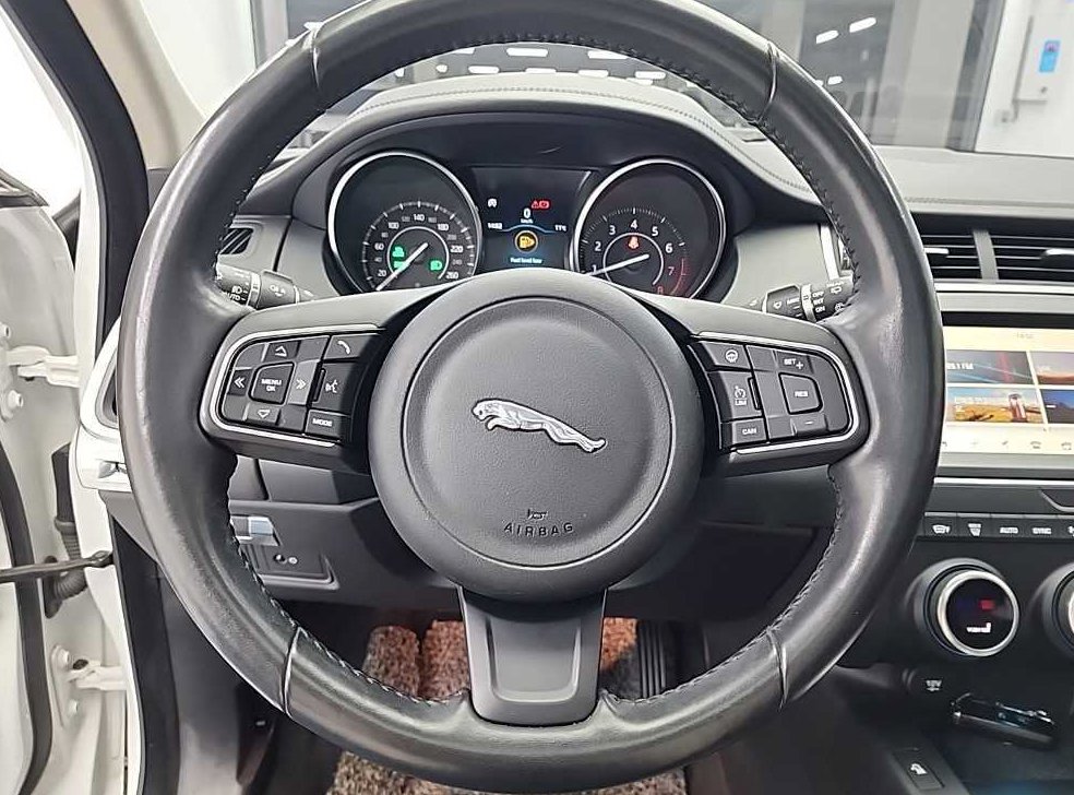 재규어 E-PACE P250 S 사진 9