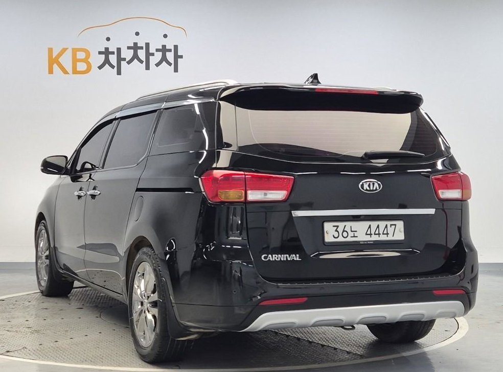 기아 카니발 디젤 9인승 노블레스 사진 2