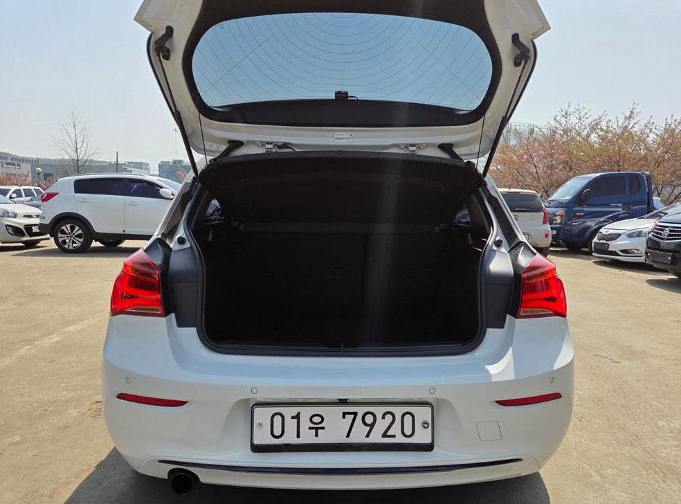 BMW 1시리즈 118d 스포츠 사진 18