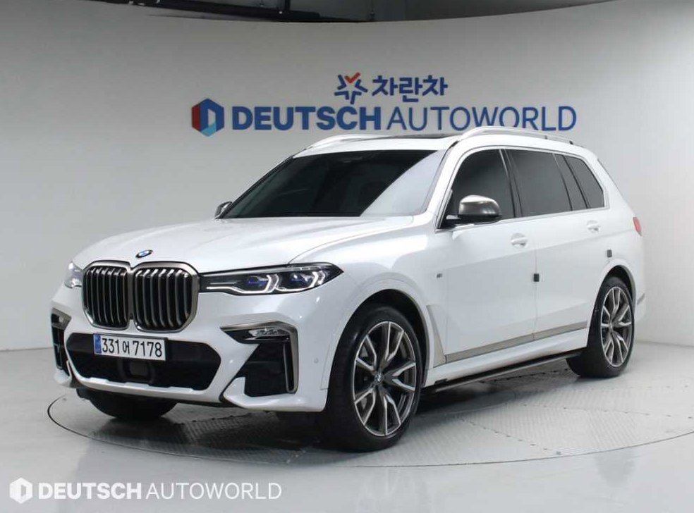 BMW X7 M50i