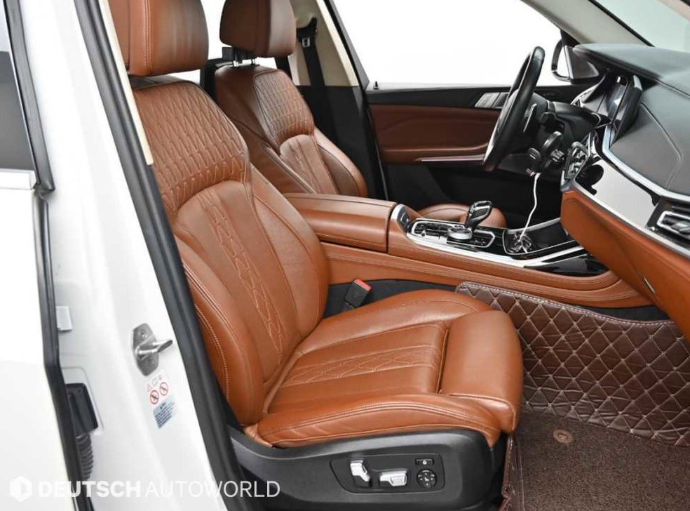 BMW X7 M50i 사진 10