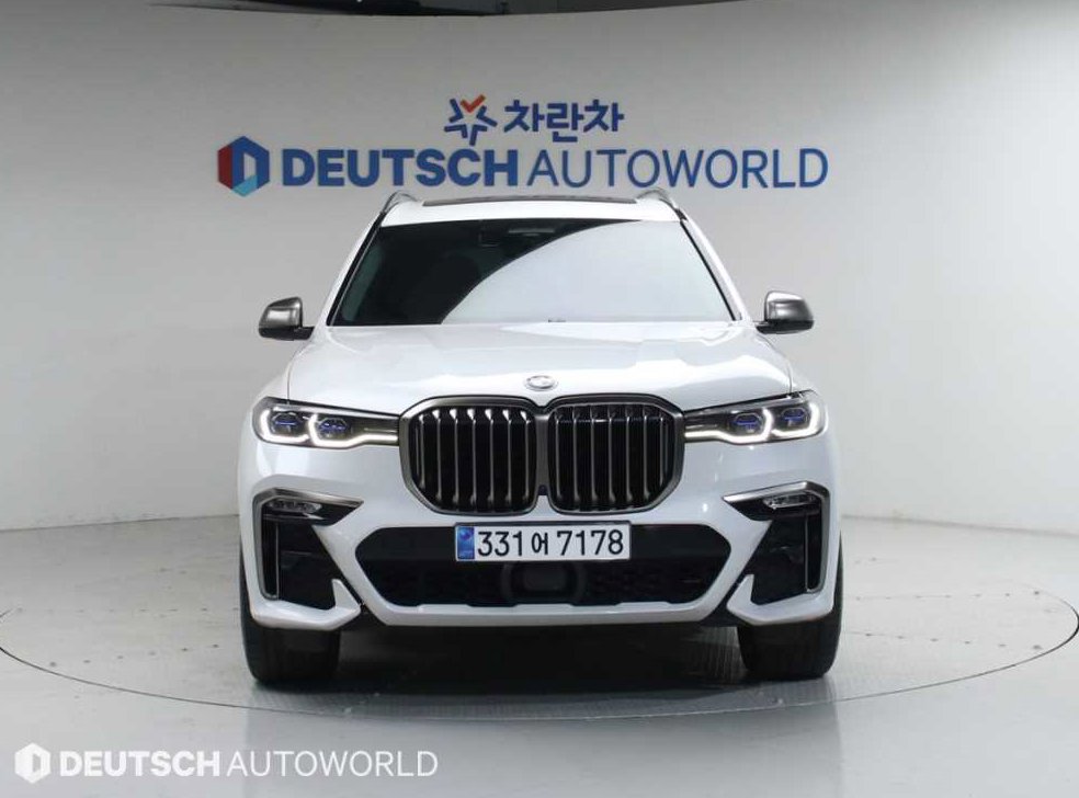 BMW X7 M50i 사진 3