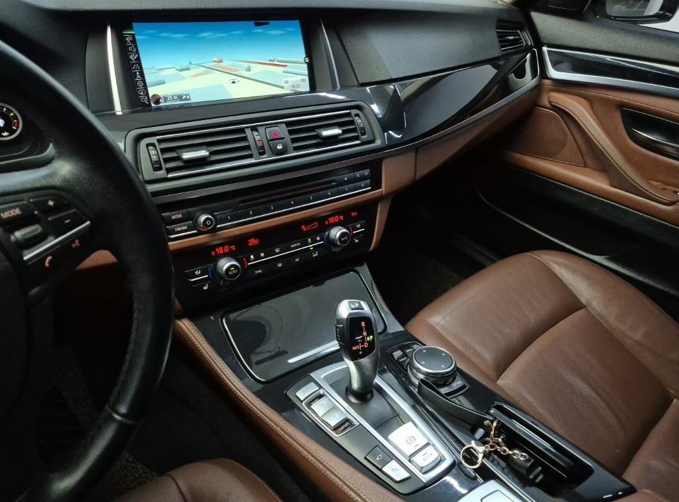 BMW 5시리즈 520d M 에어로다이나믹 사진 10