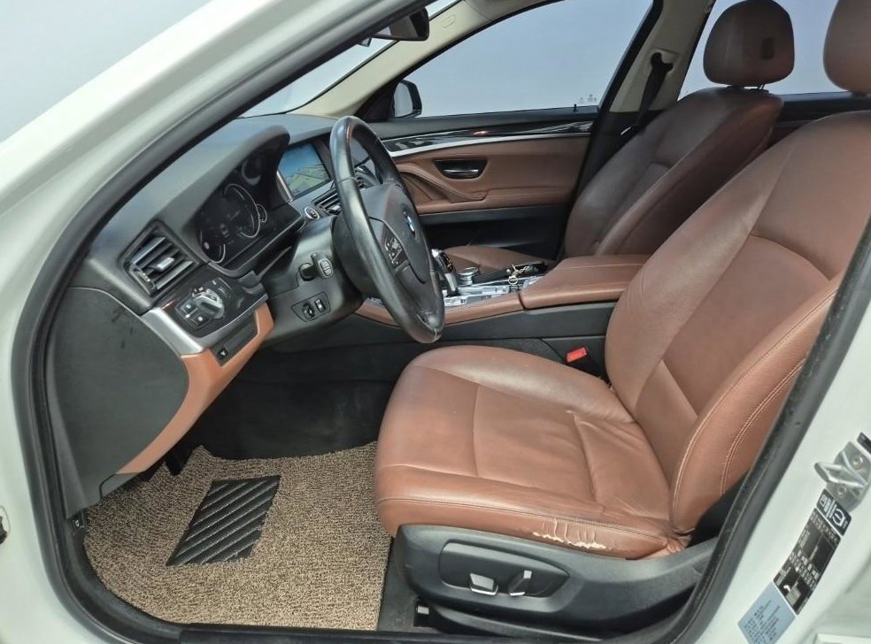 BMW 5시리즈 520d M 에어로다이나믹 사진 11