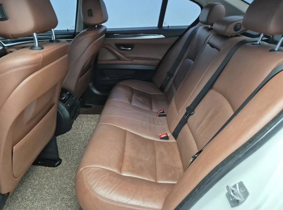 BMW 5시리즈 520d M 에어로다이나믹 사진 12