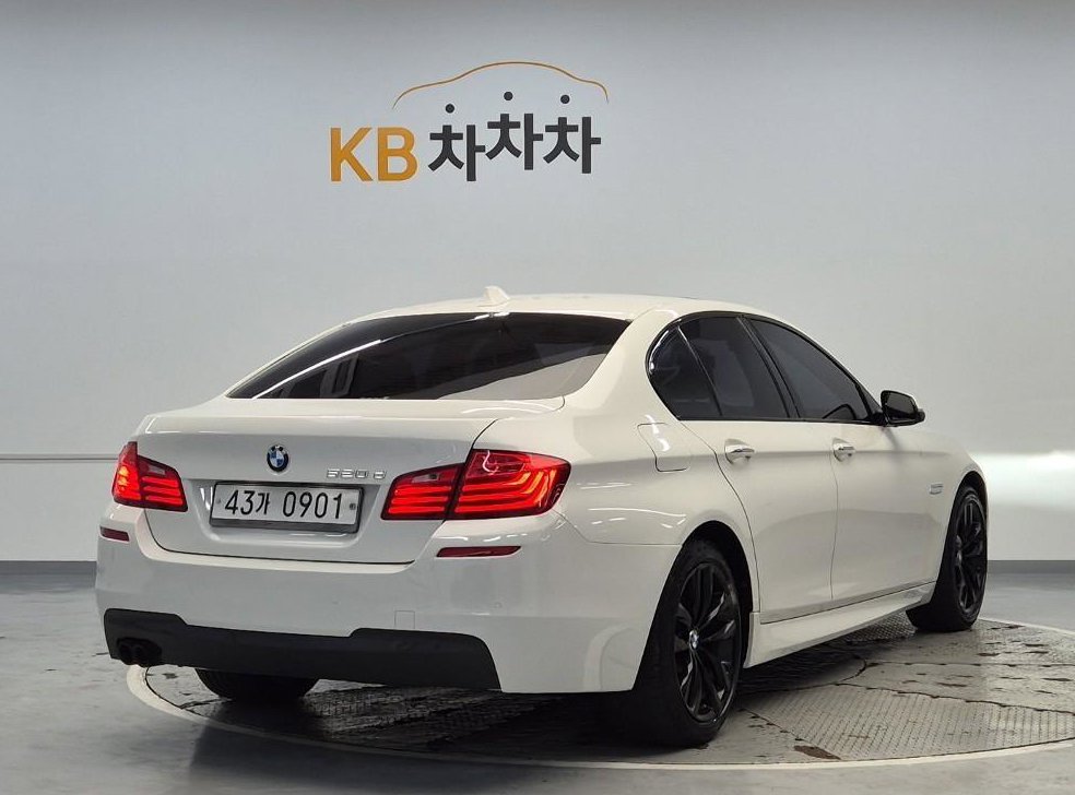 BMW 5시리즈 520d M 에어로다이나믹 사진 3