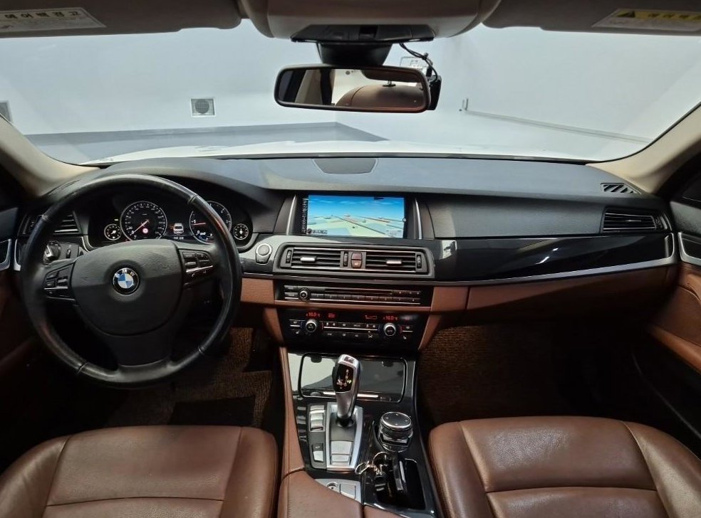 BMW 5시리즈 520d M 에어로다이나믹 사진 7