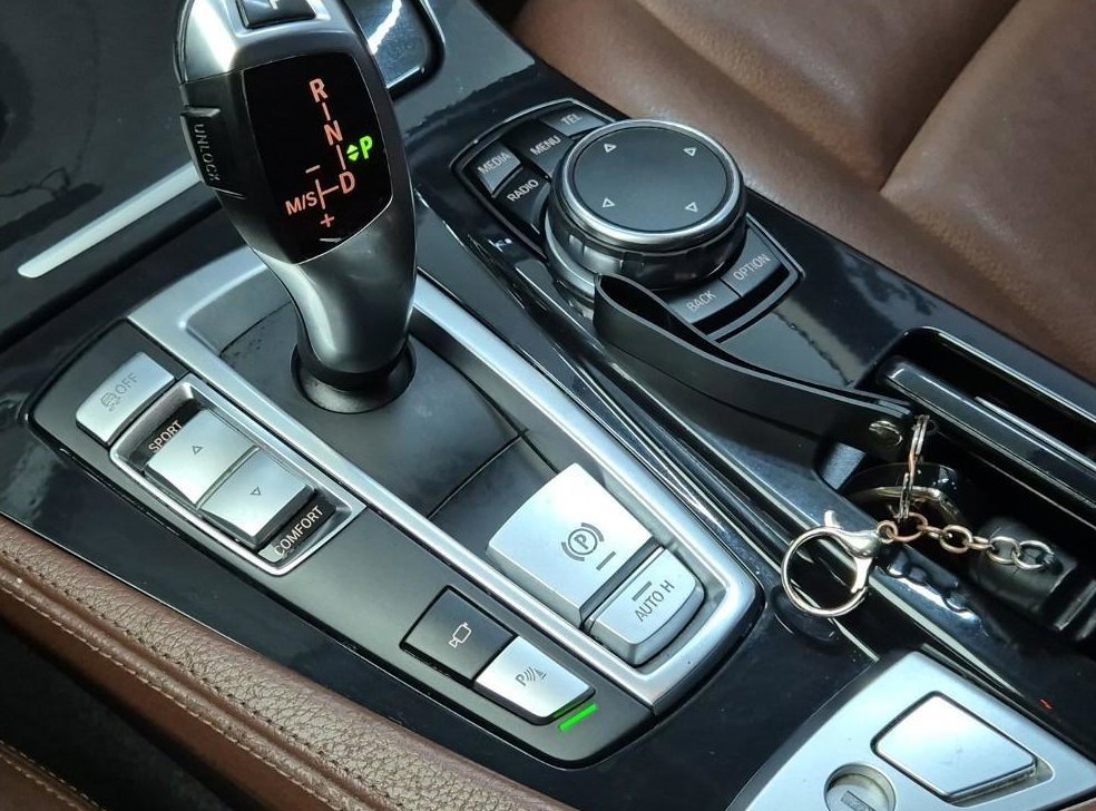 BMW 5시리즈 520d M 에어로다이나믹 사진 8
