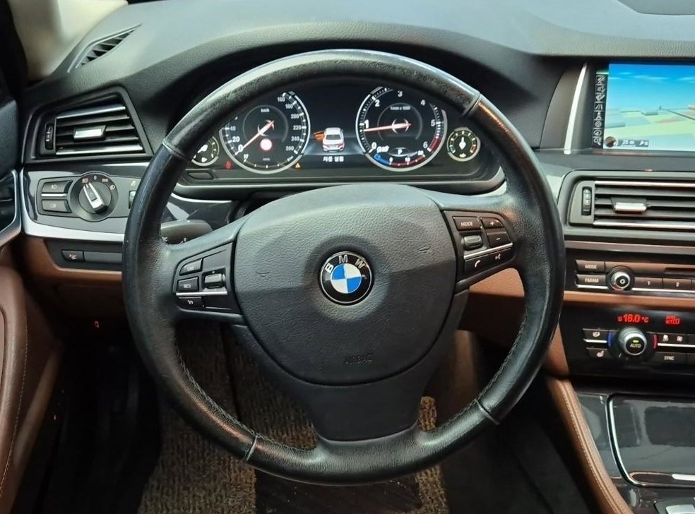 BMW 5시리즈 520d M 에어로다이나믹 사진 9