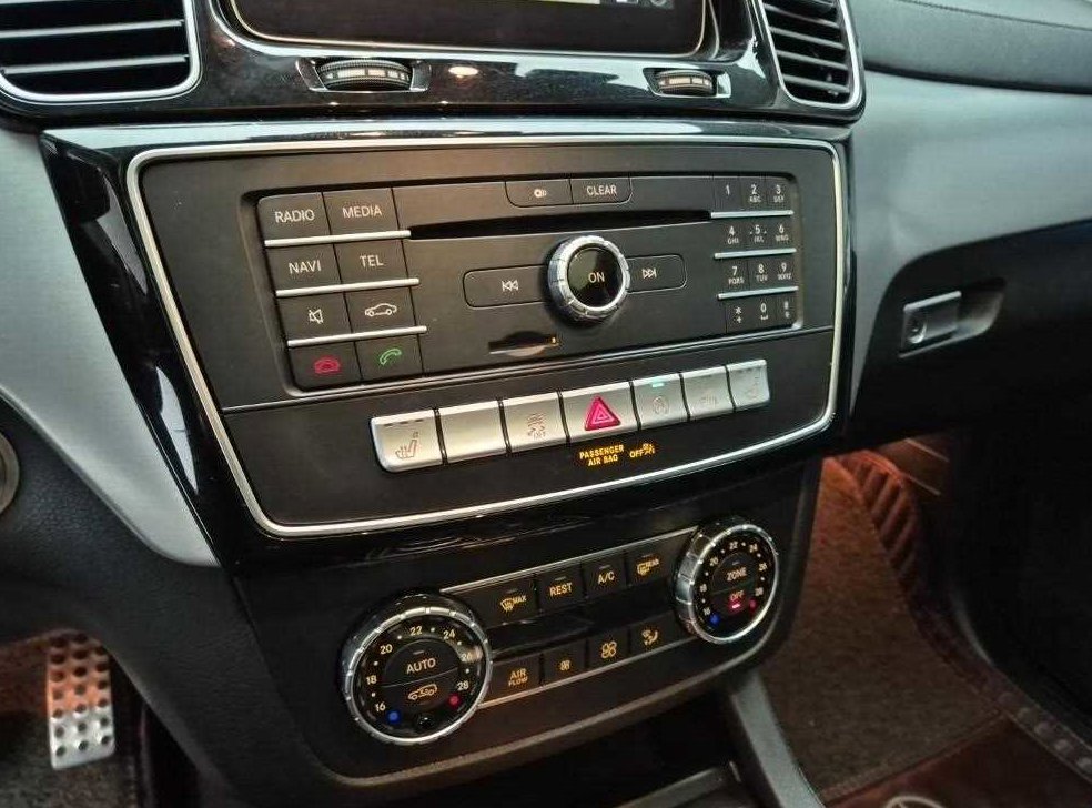 벤츠 GLE 클래스 GLE 350 d 4MATIC 쿠페 사진 17