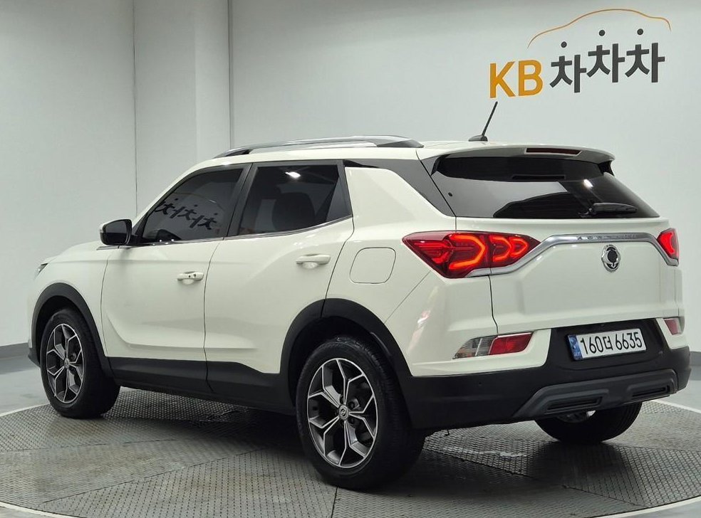 KG모빌리티(쌍용)  코란도 2WD 디젤 1.6 C5 플러스 사진 2