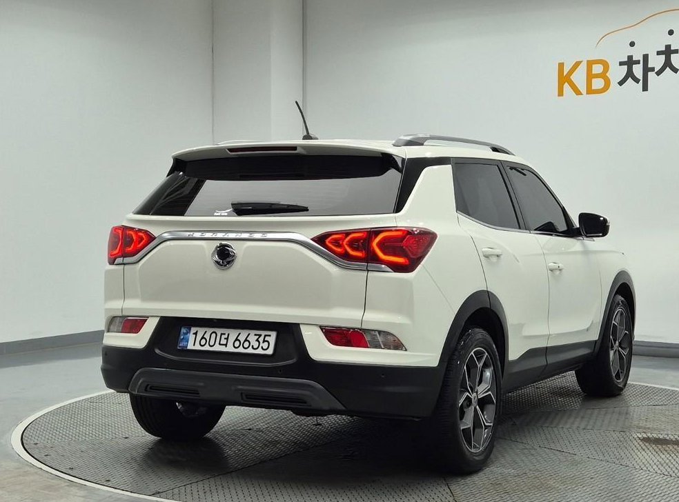 KG모빌리티(쌍용)  코란도 2WD 디젤 1.6 C5 플러스 사진 3