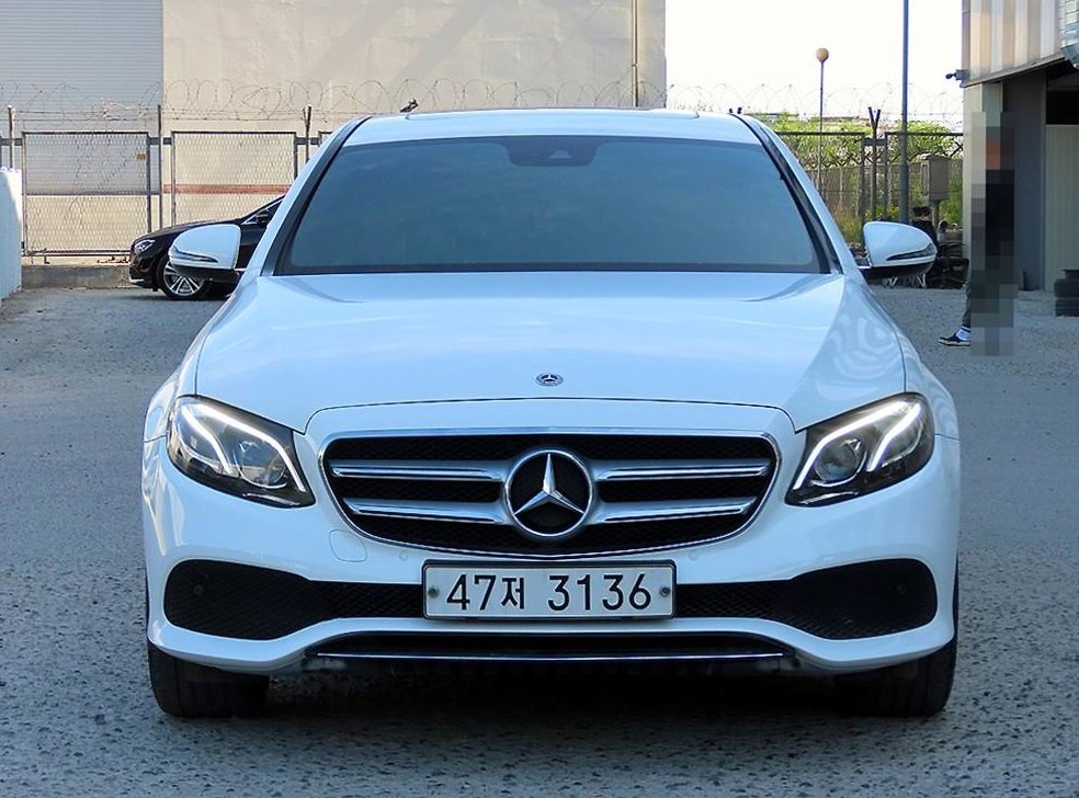 벤츠 E 클래스 E220d 아방가르드